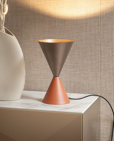 lampada da appoggio di design moderna