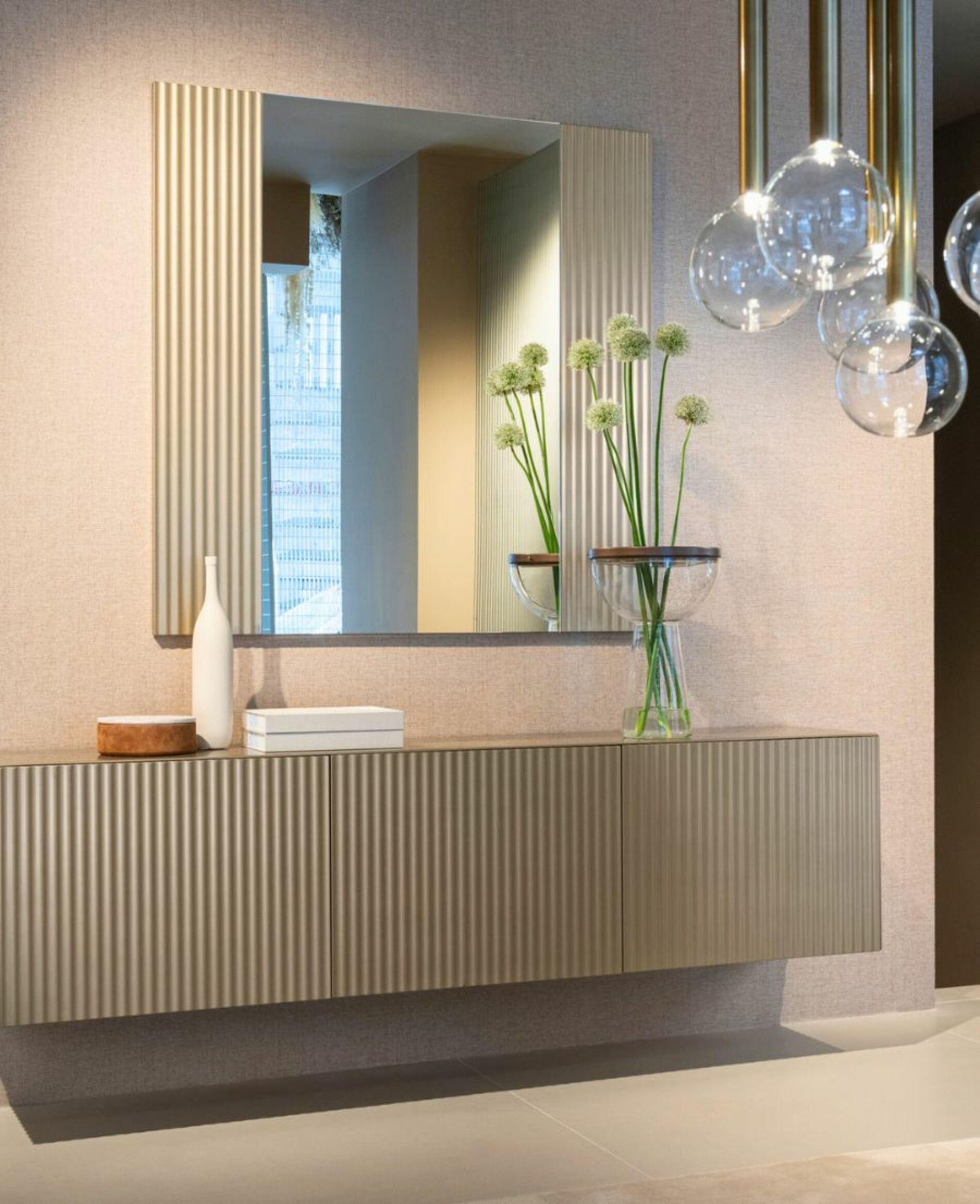 Flora, lampada vaso con coperchio illuminato a LED